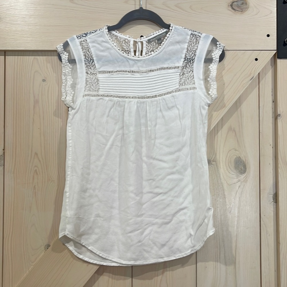 Daniel Rainn white top small